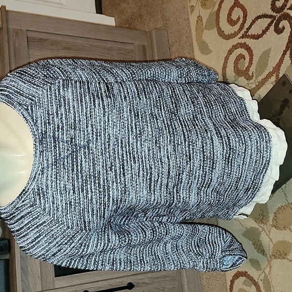 Knit Sweater -> Knit sweater - Picture 1 of 3
